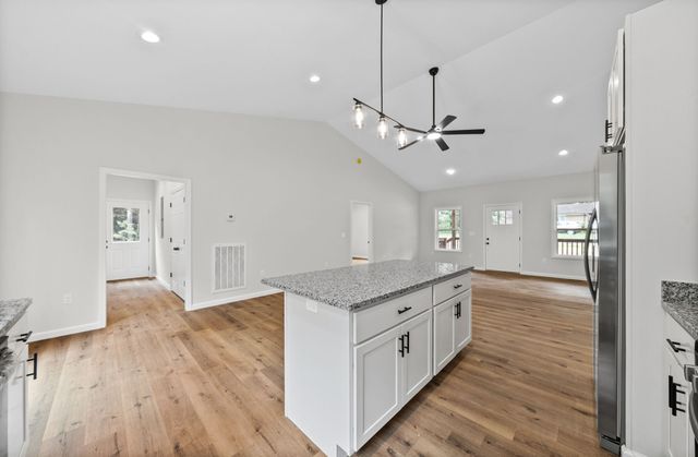 690 Brazzle Rd, Waverly, TN 37185