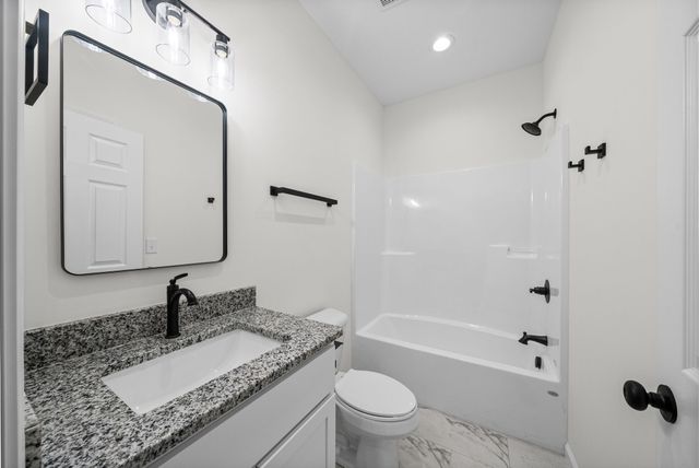 690 Brazzle Rd, Waverly, TN 37185