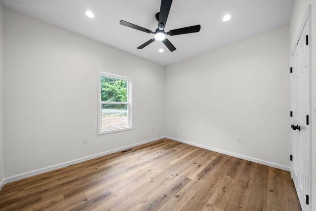 690 Brazzle Rd, Waverly, TN 37185
