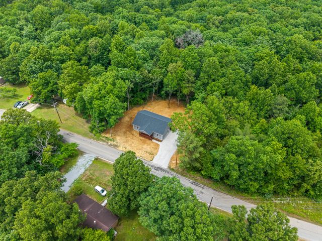 690 Brazzle Rd, Waverly, TN 37185