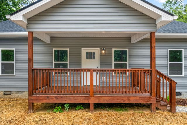 690 Brazzle Rd, Waverly, TN 37185