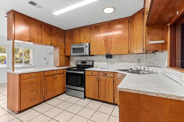 803 CAROL COURT, Tavares, FL 32778