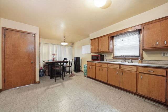 13921 S Stewart Avenue, Riverdale, IL 60827