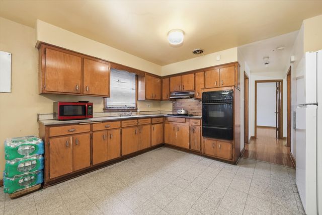 13921 S Stewart Avenue, Riverdale, IL 60827