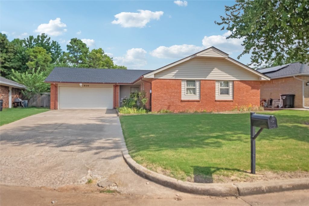 620 Emerwood Court, Moore, OK 73160
