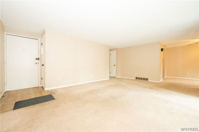 15 Greenwich Drive 1, Amherst, NY 14228