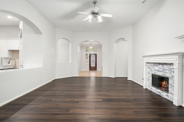 2010 Lincoln Crest Way, Sugar Land, TX 77498