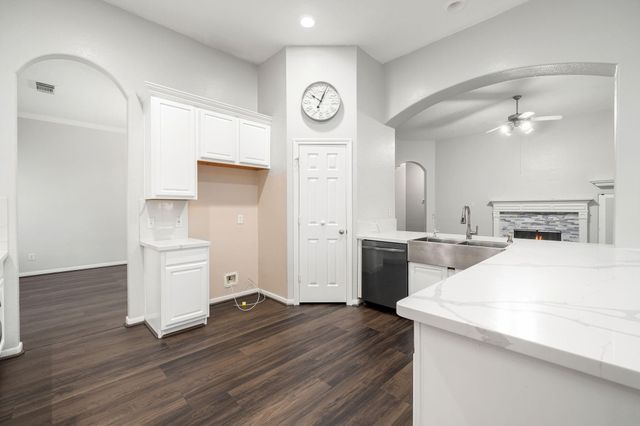 2010 Lincoln Crest Way, Sugar Land, TX 77498