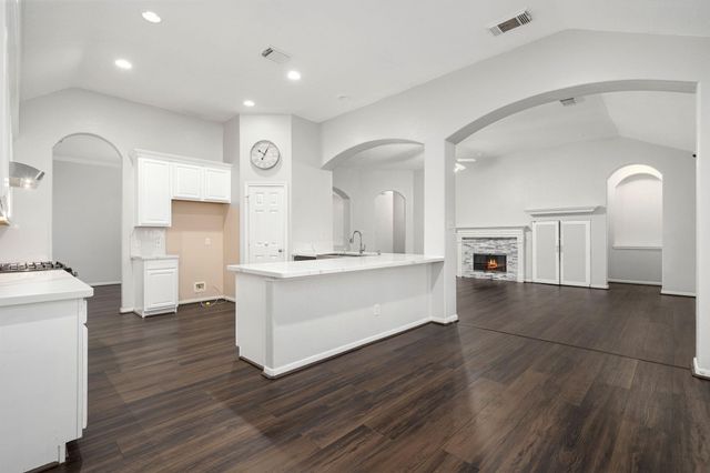 2010 Lincoln Crest Way, Sugar Land, TX 77498