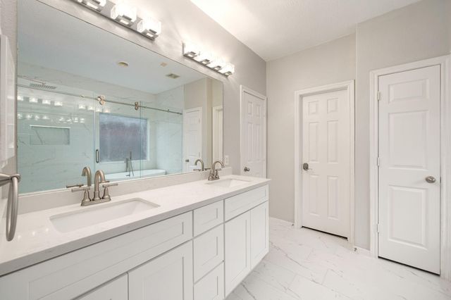 2010 Lincoln Crest Way, Sugar Land, TX 77498