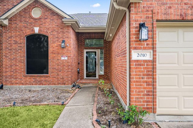2010 Lincoln Crest Way, Sugar Land, TX 77498
