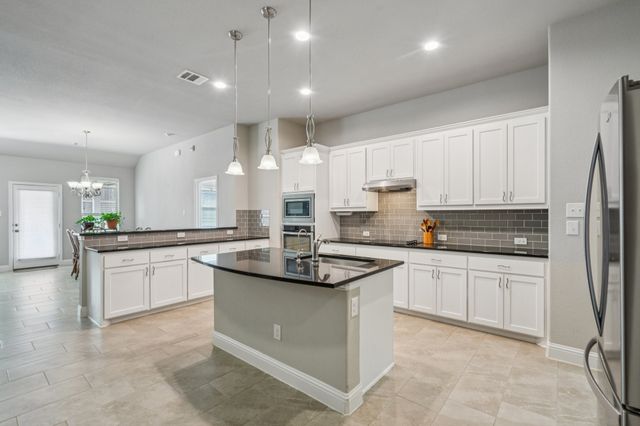 12304 Cedar Knoll Drive, Fort Worth, TX 76028