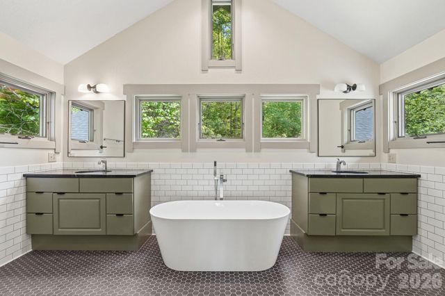 144 Pegg Road, Barnardsville, NC 28709