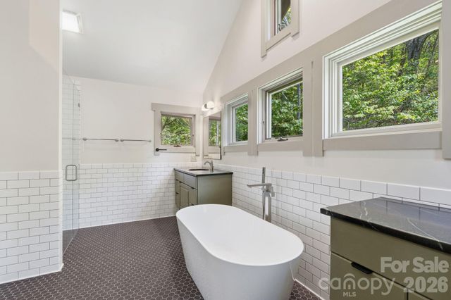 144 Pegg Road, Barnardsville, NC 28709