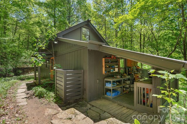 144 Pegg Road, Barnardsville, NC 28709