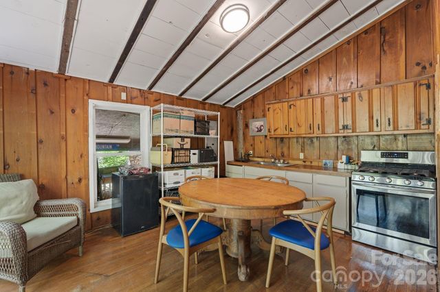 144 Pegg Road, Barnardsville, NC 28709