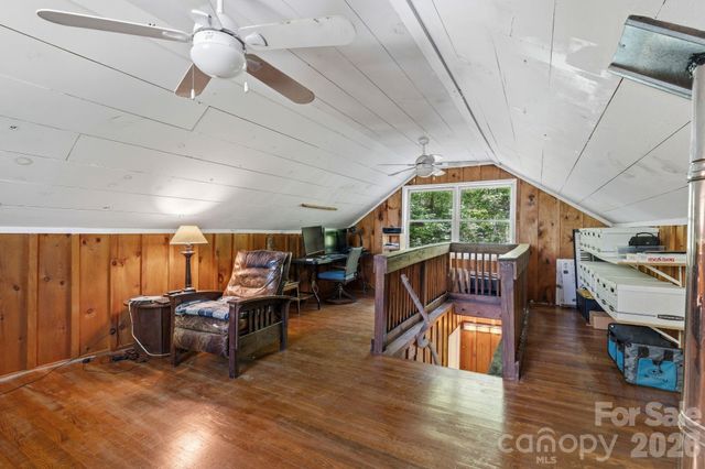 144 Pegg Road, Barnardsville, NC 28709