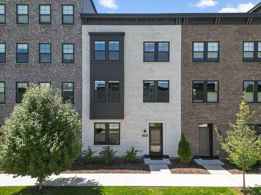 879 Woodlawn Avenue B, Saint Paul, MN 55116 — exterior