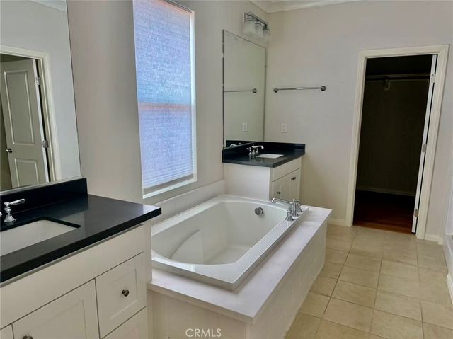 102 Chestnut Grove, Irvine, CA 92620