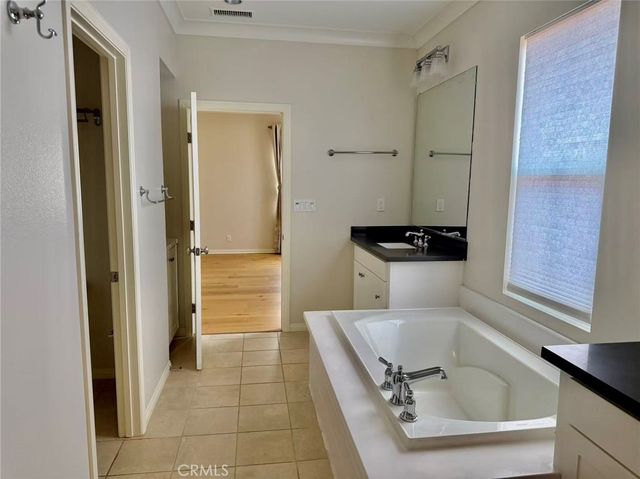 102 Chestnut Grove, Irvine, CA 92620