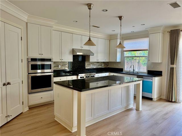 102 Chestnut Grove, Irvine, CA 92620