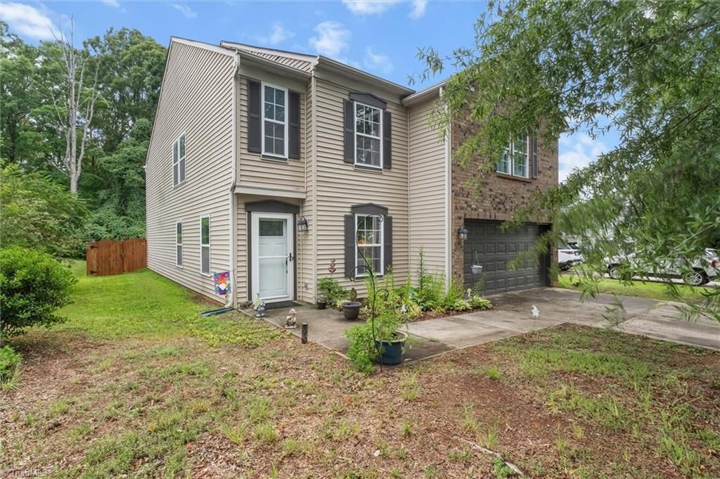 810 Bitting Hall Drive, Rural Hall, NC 27045