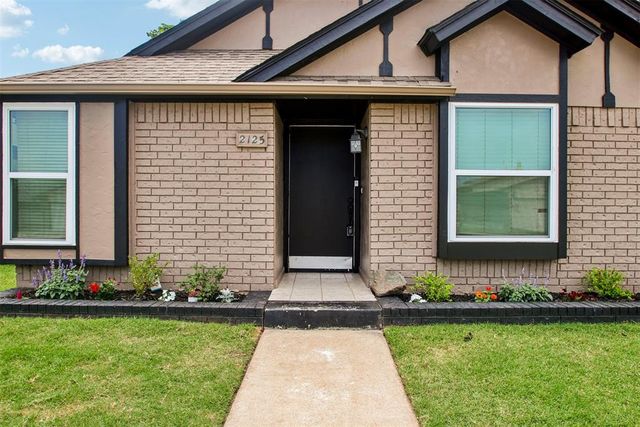 2125 Goodrich Drive, Moore, OK 73170