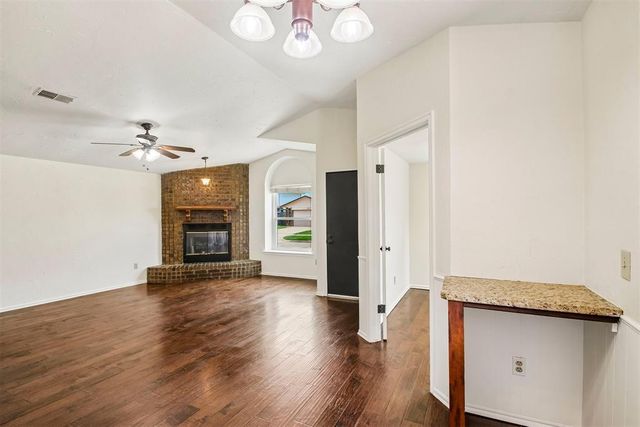 2125 Goodrich Drive, Moore, OK 73170