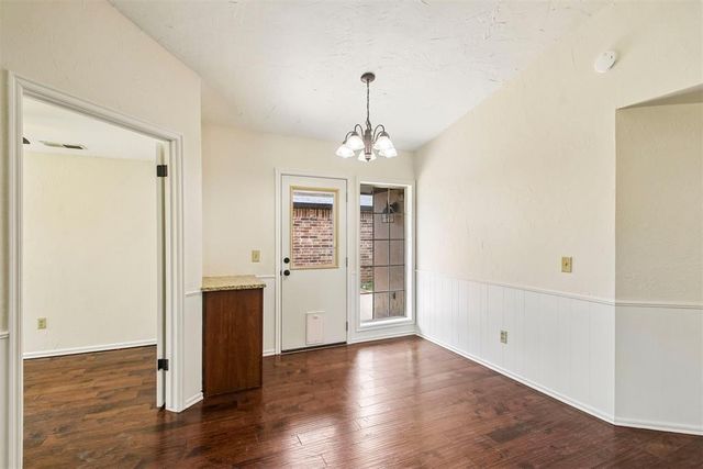 2125 Goodrich Drive, Moore, OK 73170