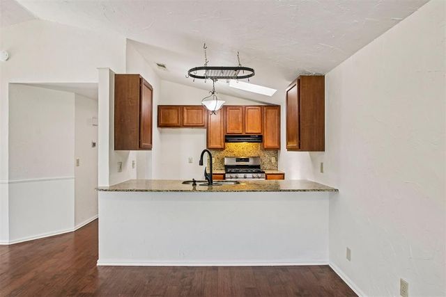2125 Goodrich Drive, Moore, OK 73170