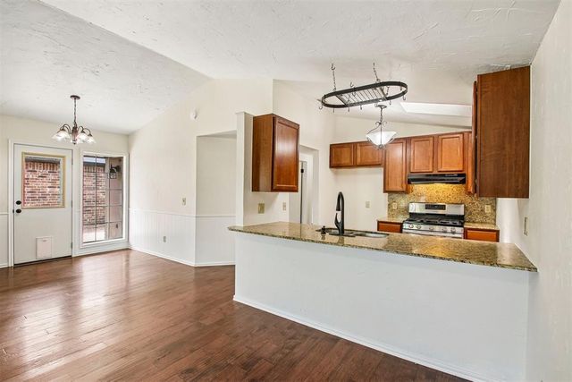 2125 Goodrich Drive, Moore, OK 73170