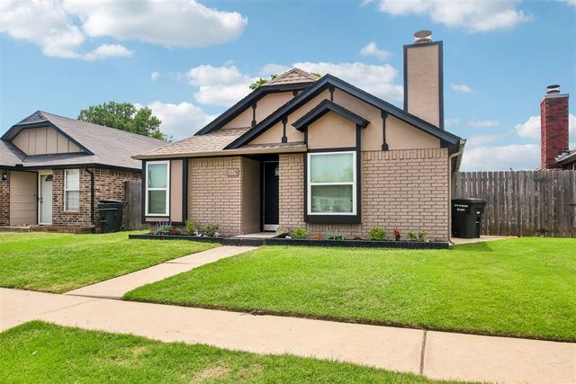 2125 Goodrich Drive, Moore, OK 73170