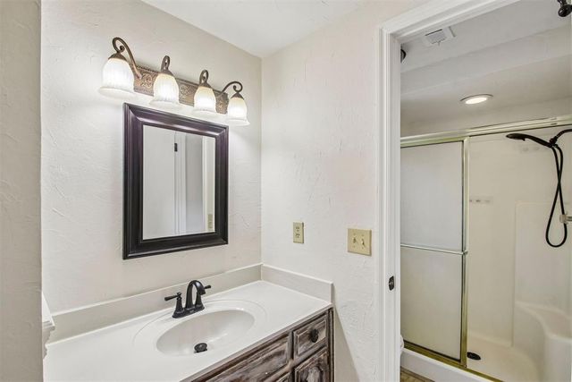 2125 Goodrich Drive, Moore, OK 73170