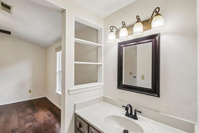 2125 Goodrich Drive, Moore, OK 73170