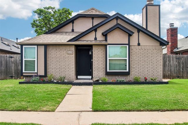 2125 Goodrich Drive, Moore, OK 73170