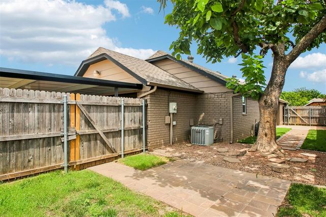 2125 Goodrich Drive, Moore, OK 73170