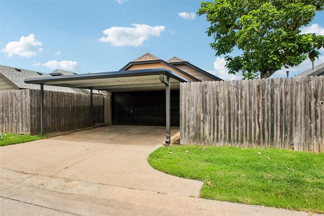 2125 Goodrich Drive, Moore, OK 73170
