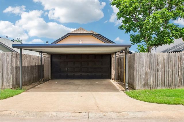 2125 Goodrich Drive, Moore, OK 73170
