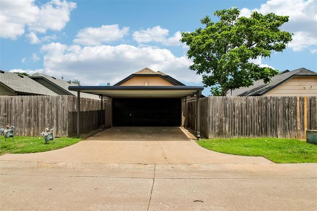 2125 Goodrich Drive, Moore, OK 73170