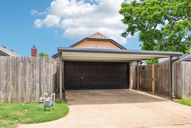 2125 Goodrich Drive, Moore, OK 73170