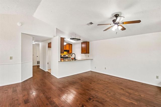 2125 Goodrich Drive, Moore, OK 73170