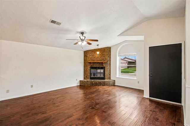 2125 Goodrich Drive, Moore, OK 73170