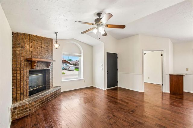 2125 Goodrich Drive, Moore, OK 73170