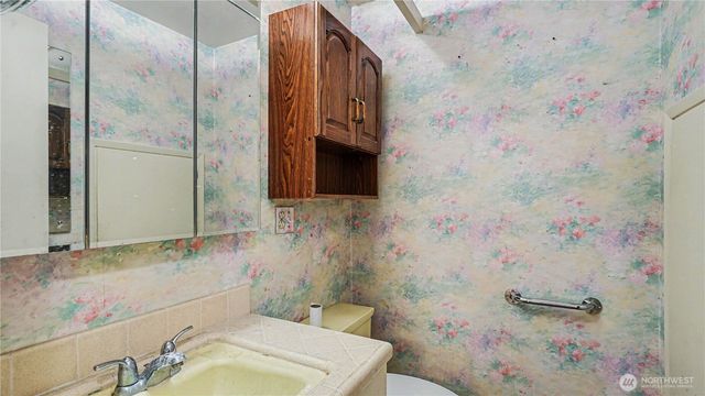 3437 77th Avenue SE, Mercer Island, WA 98040