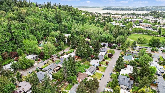 3437 77th Avenue SE, Mercer Island, WA 98040