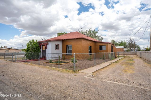 335 Armstrong, Las Cruces, NM 88007