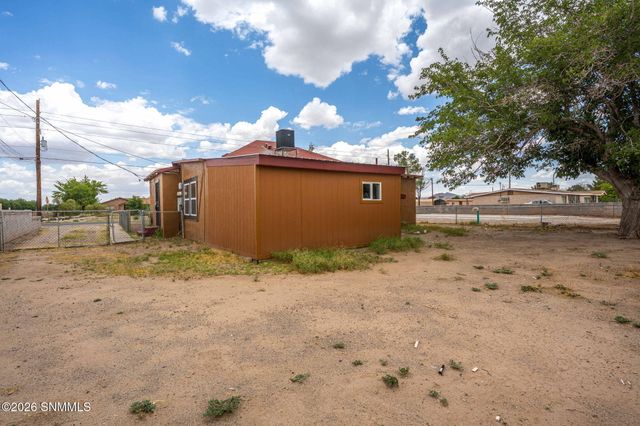 335 Armstrong, Las Cruces, NM 88007