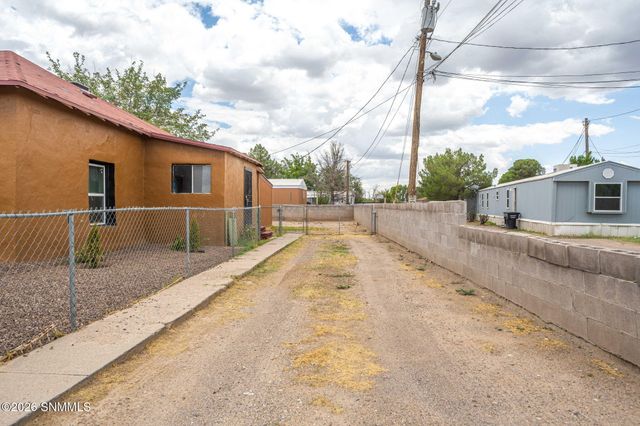335 Armstrong, Las Cruces, NM 88007