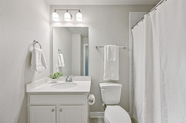 3103 Flora Manor Drive, Texas City, TX 77568