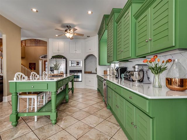 1250 N Tea Olive Way, Mustang, OK 73064